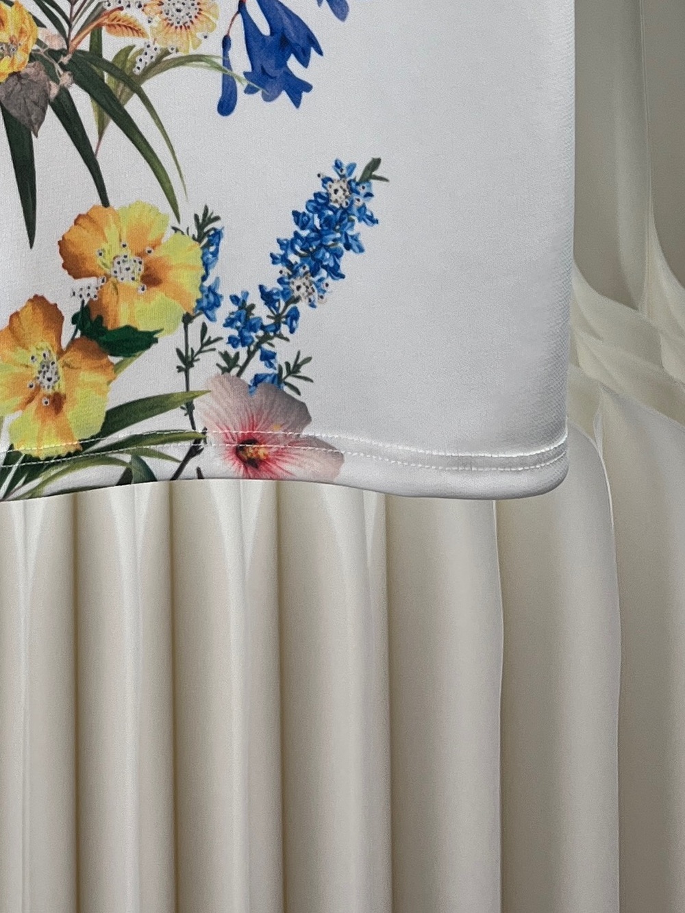 Ted Baker Floral Graphic T-shirt - Picture 9 of 11
